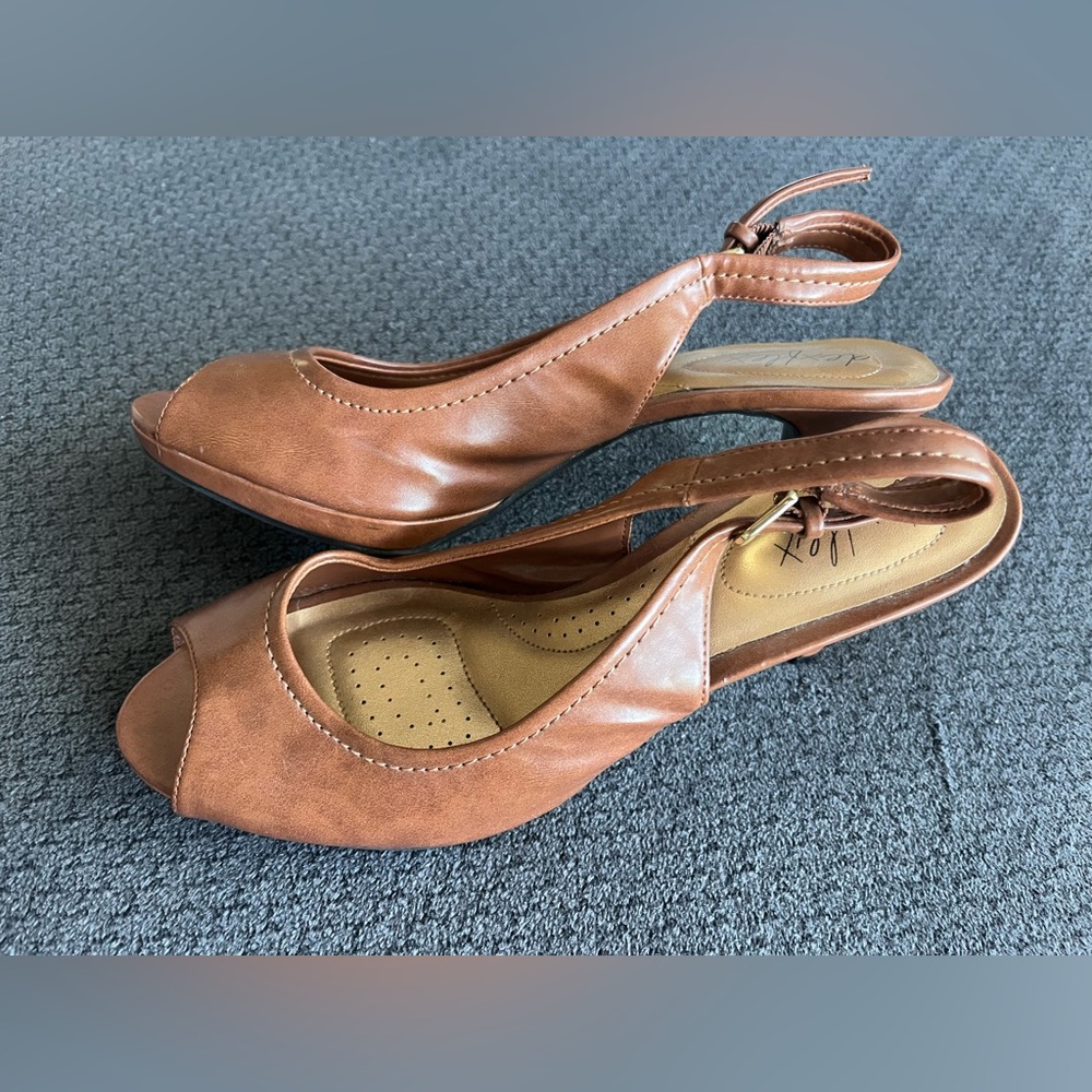 Dexflex by Dexter Brown Peep-Toe Slingback Heels, Size 8.5